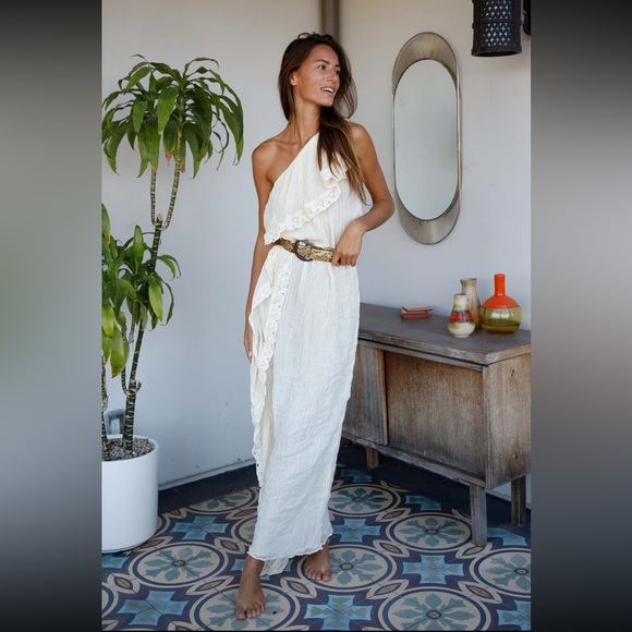 Jen’s Pirate Booty Half Moon Bay Gown - Picture 1 of 2